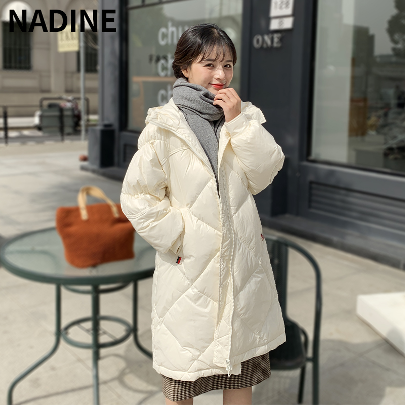 AJY195油面布連帽羊蹄袖中長(zhǎng)款羽絨服 AJY195油面布連帽羊蹄袖中長(zhǎng)款羽絨服